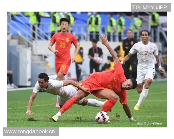 杭州足球队防反战术解析:构建高效防守与快速反击的完美体系 杭州足球队防反战术解析:构建高效防守与快速反击的完美体系